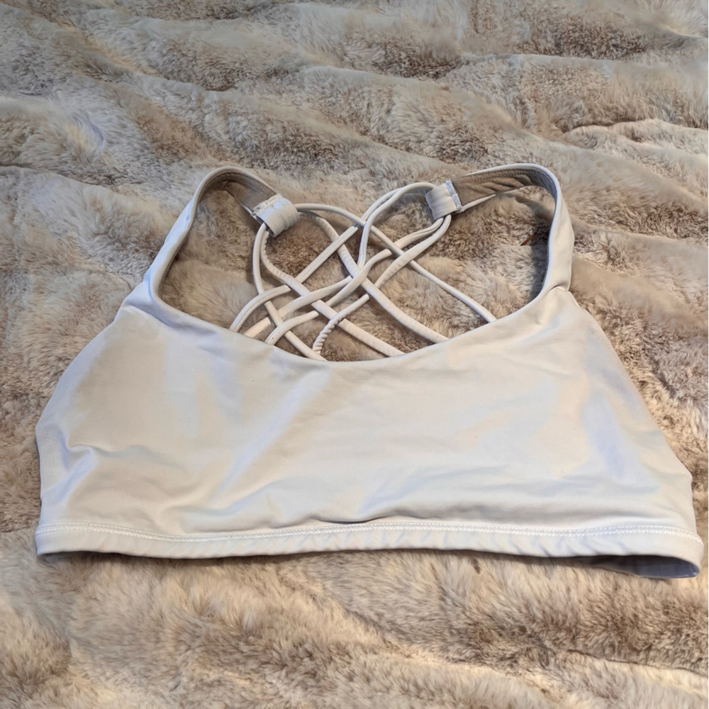 size 6 white lululemon free to be wild bra